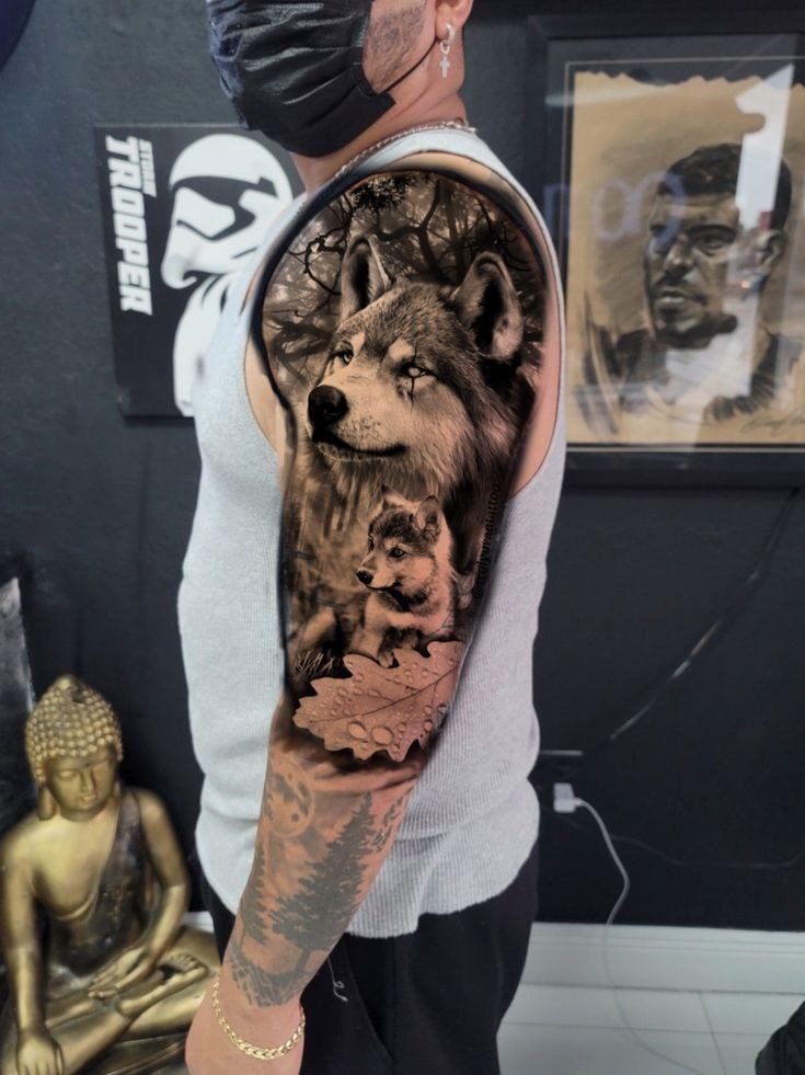 Tattoo of a wolf on the shoulder for men