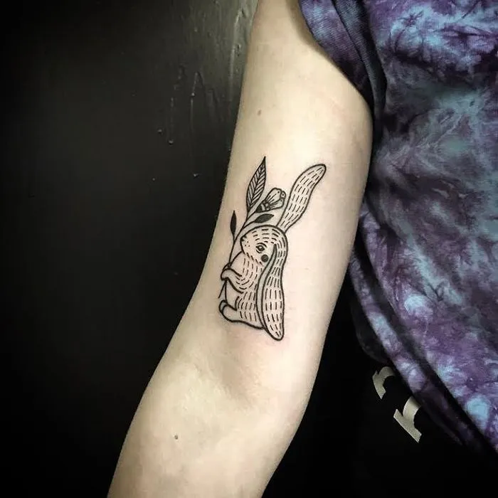 Tattoo of a hare (rabbit) on the shoulder for women