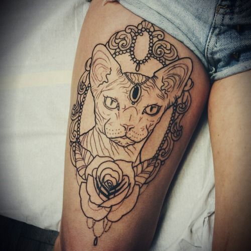 Tattoo of a sphinx on the hip for women