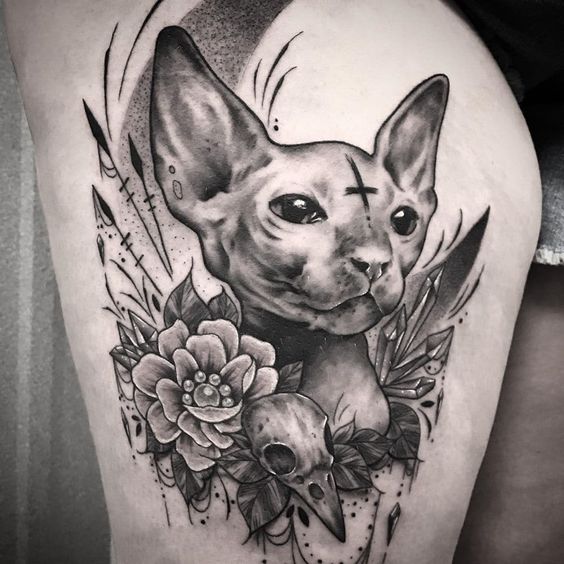 Tattoo of a sphinx on the hip for women