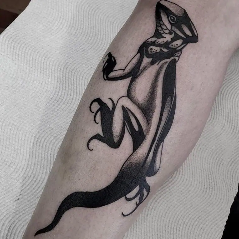 Lizard tattoo on the shin for men