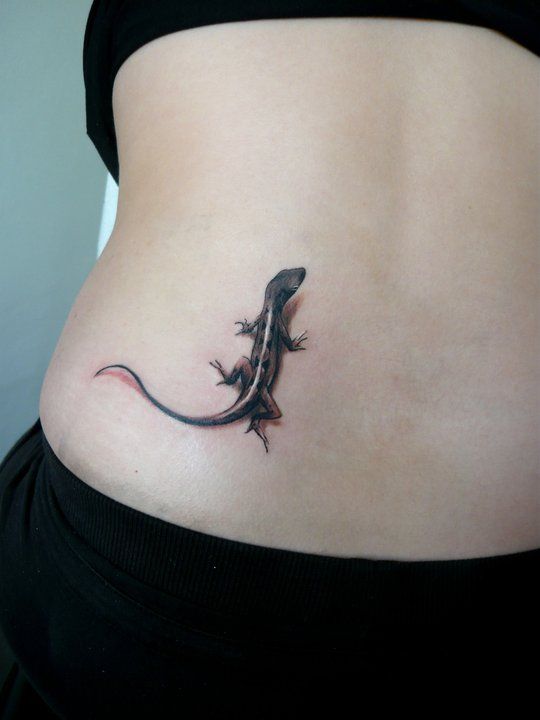 Tattoo of a small lizard on the side for women