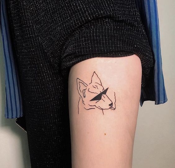 Tattoo of a dog on the hip for women