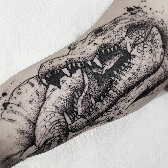 Tattoo of a crocodile on the leg for men