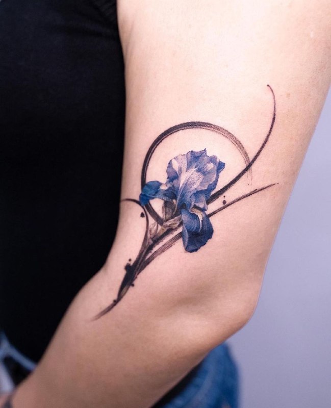 Color iris tattoo on the shoulder for women