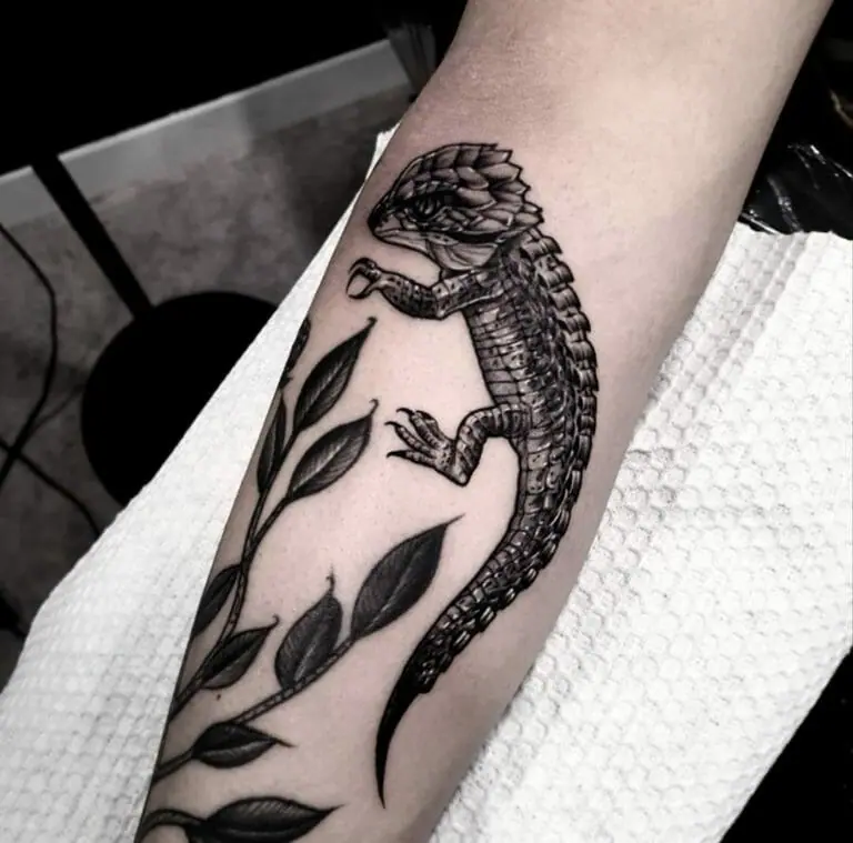 Lizard tattoo on the forearm for women