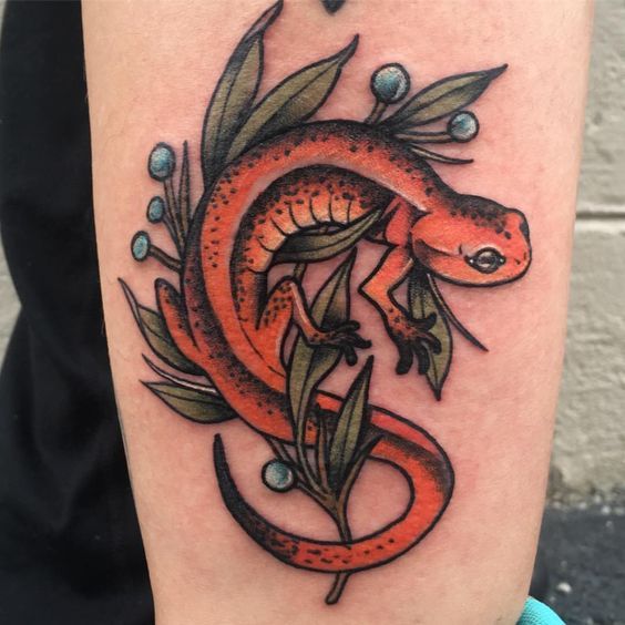 Lizard tattoo on the shoulder for women