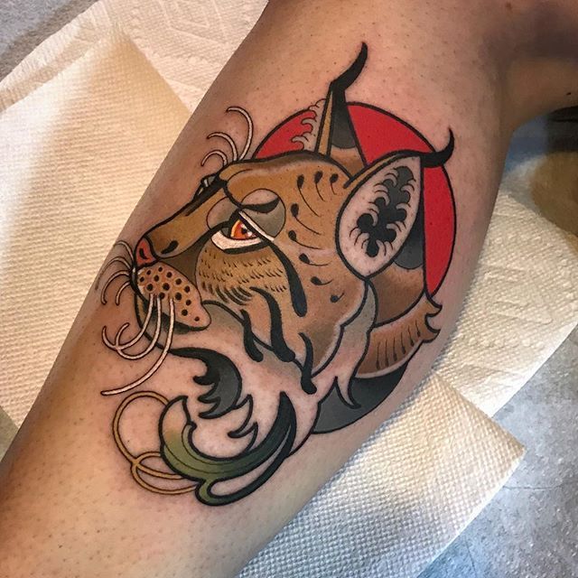 Tattoo of a lynx on the shin for men