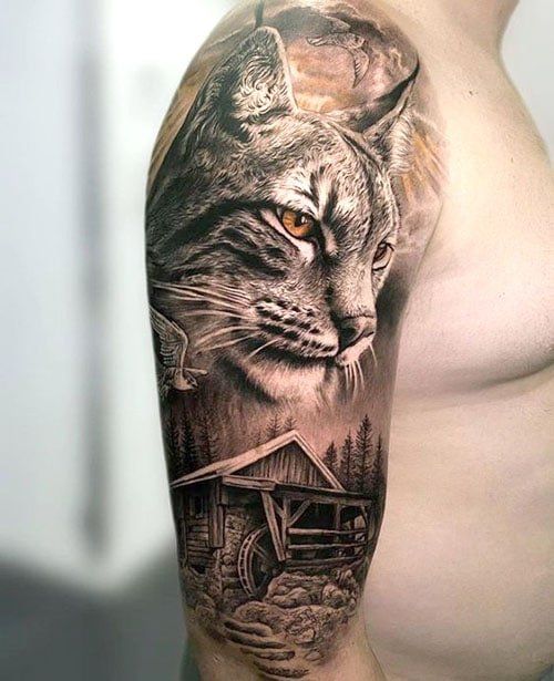 Tattoo of a lynx on the shoulder for men