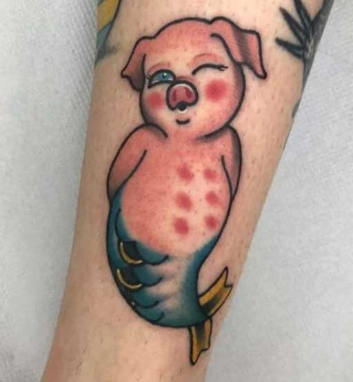 Tattoo of a pig on the leg for men