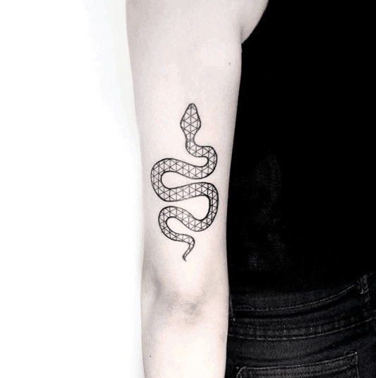 Snake tattoo on the shoulder for women