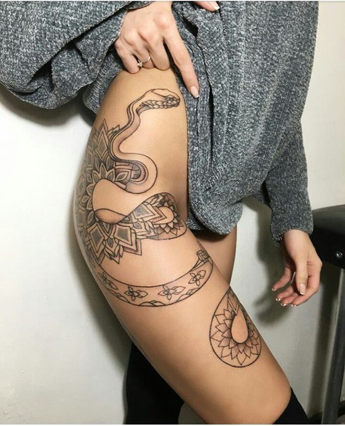 Snake tattoo on the thigh for women