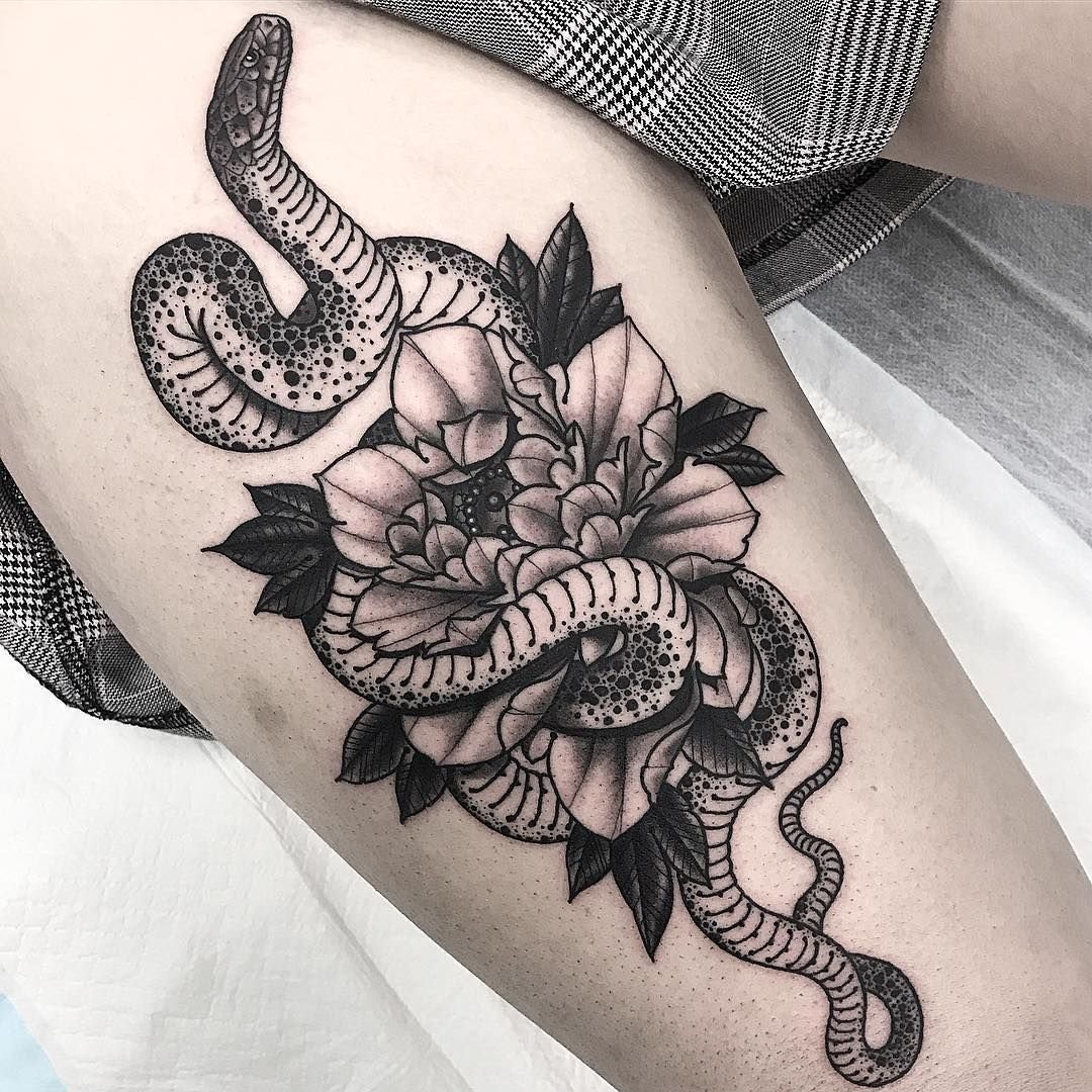 Snake tattoo on the thigh for women