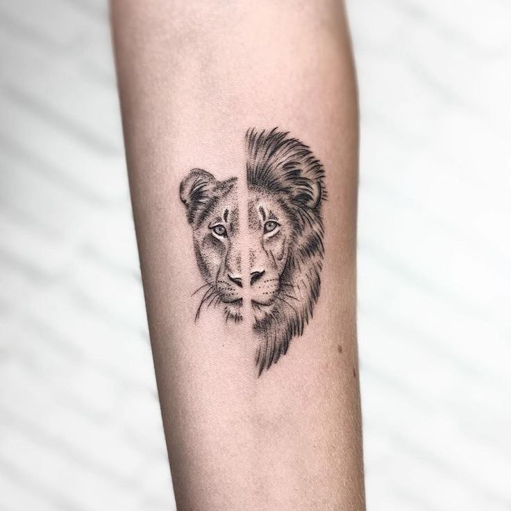 Tattoo of a lion on the forearm for women