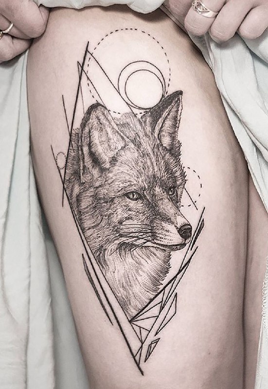 Fox tattoo on the hip for women