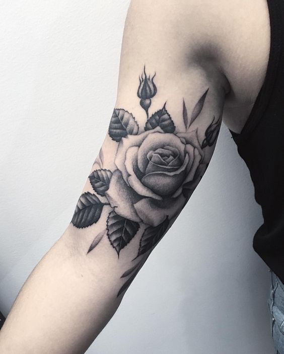 Rose tattoo on the shoulder for women