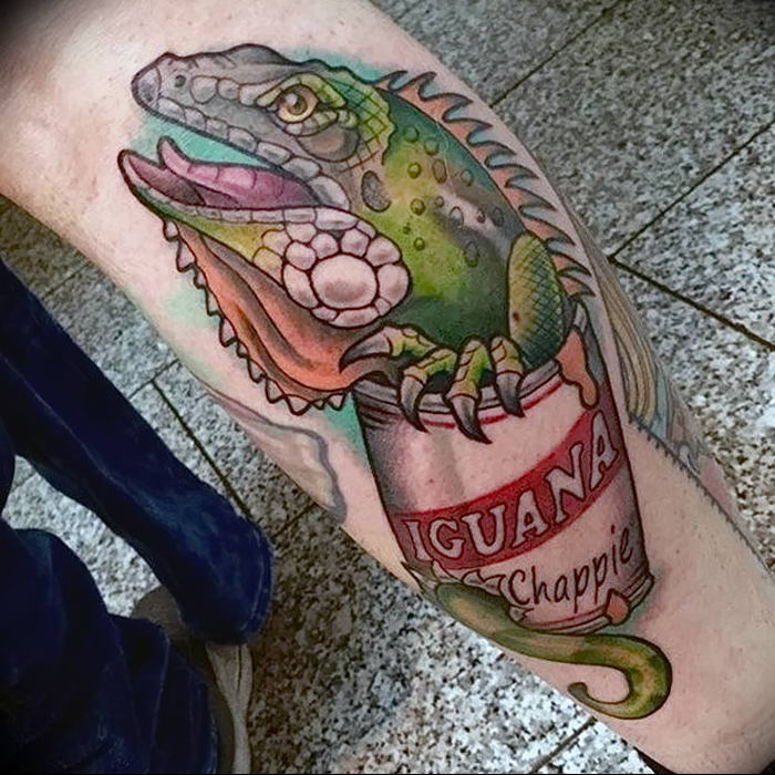 Tattoo of an iguana on the leg for men