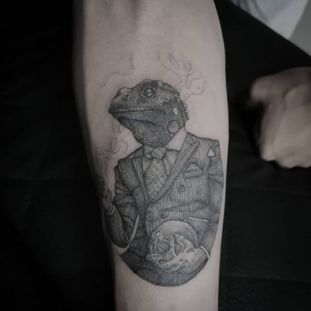 Tattoo of an iguana on the forearm for men