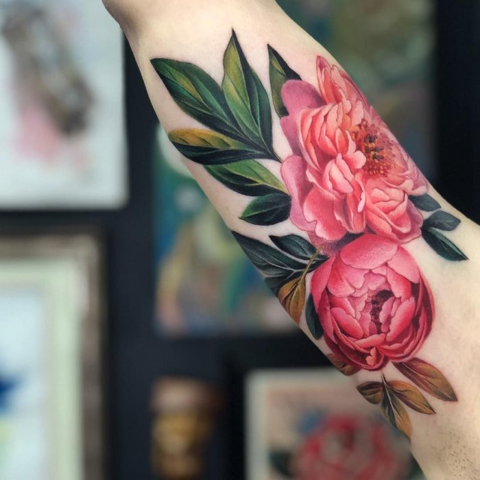 Color tattoo on the arm for women