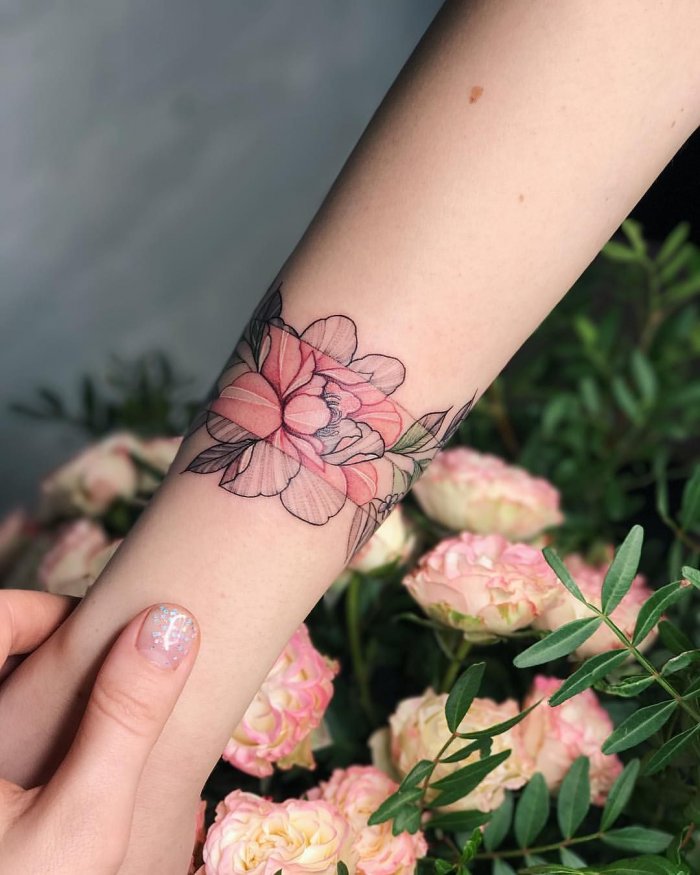 Color tattoo on the arm for women