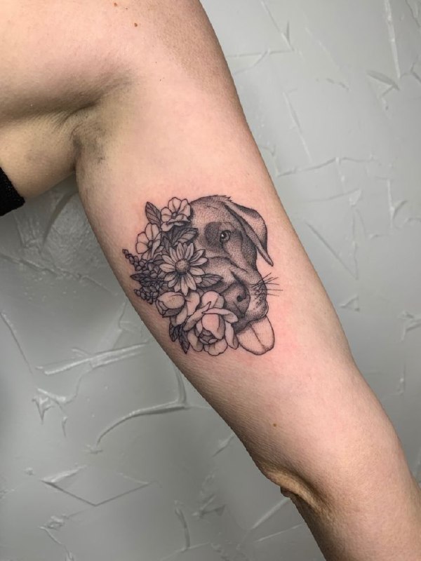 Tattoo of a dog on the shoulder for women