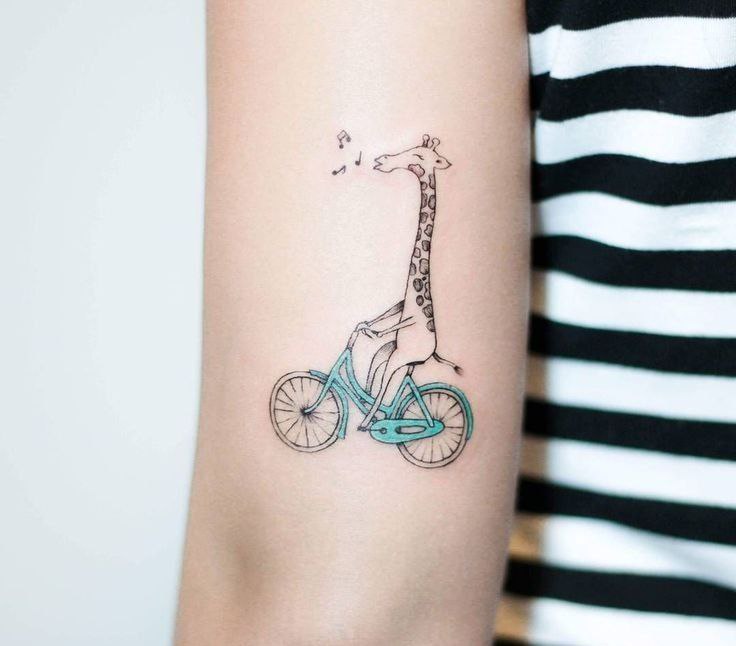 Giraffe tattoo on shoulder for women