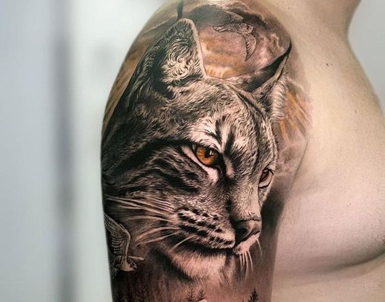 Tattoo of a lynx on the shoulder for men