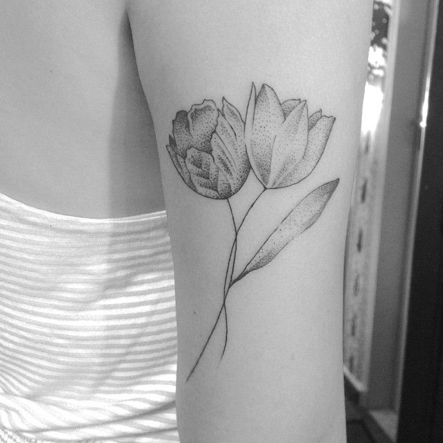 Large tulip tattoo on the shoulder for women