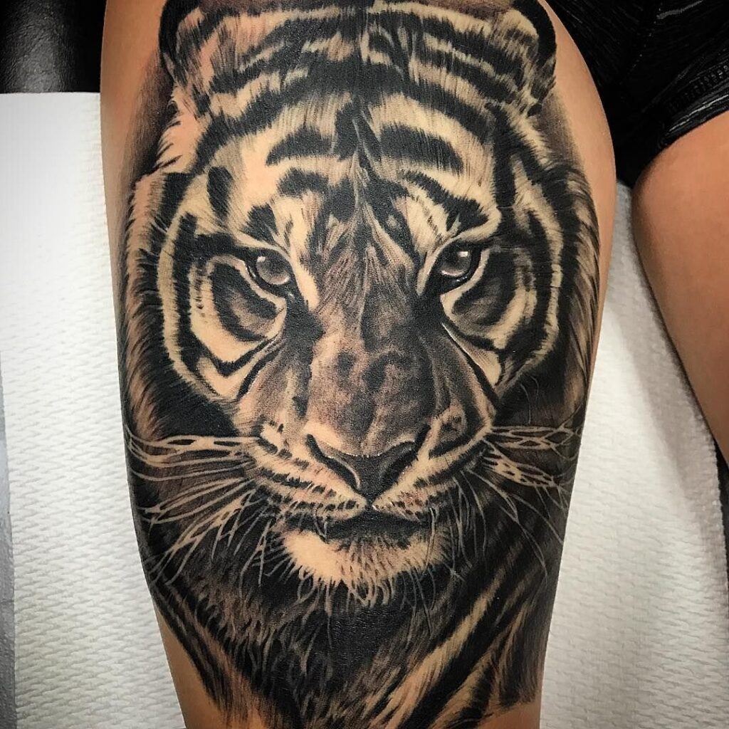 Tattoo of a tiger on the hip for men