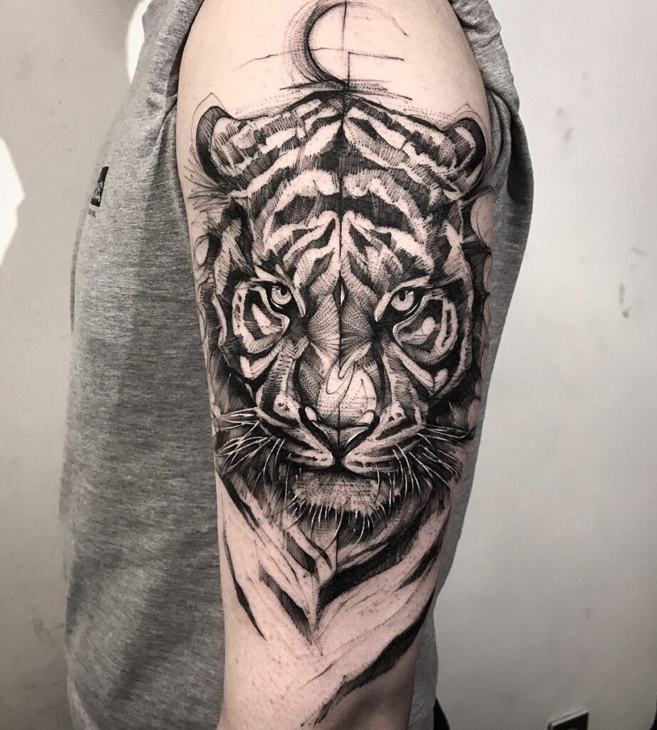 Tattoo of a tiger on the shoulder for men