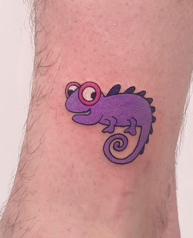 Tattoo of a colored chameleon on the shin for men