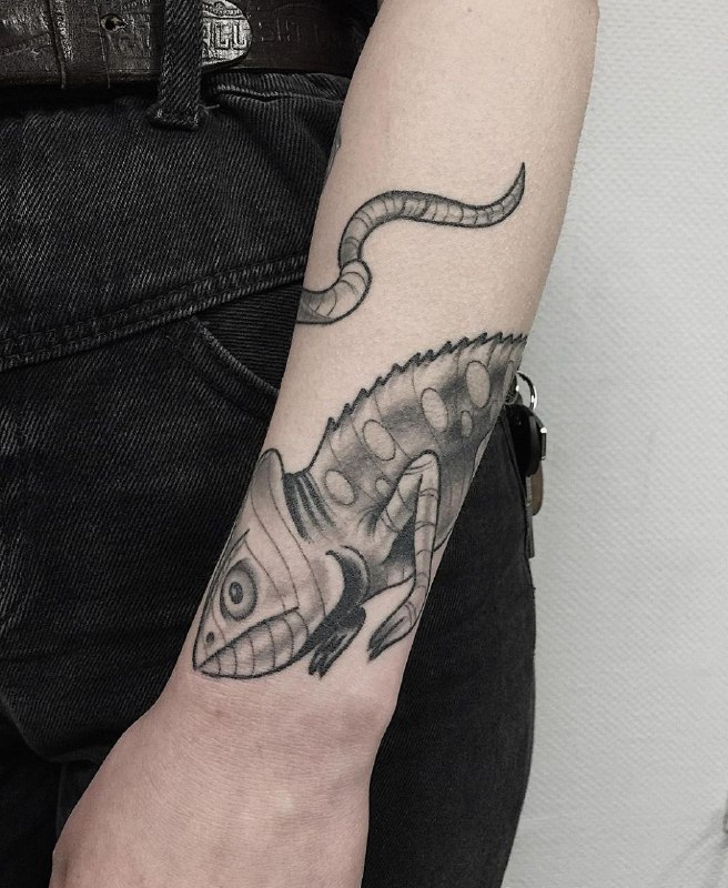 Chameleon tattoo on the forearm for women