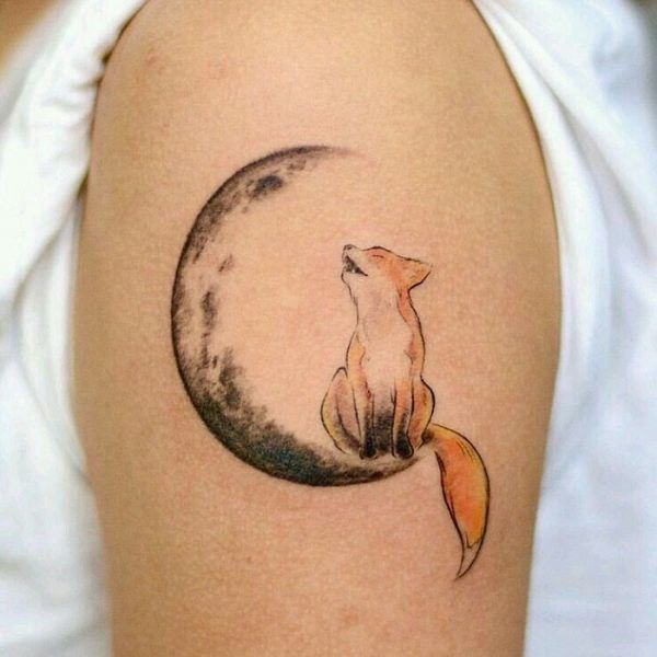 Tattoo of a colored fox on the shoulder for women