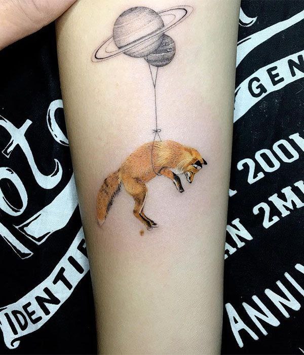 Tattoo of a colored fox on the shoulder for women