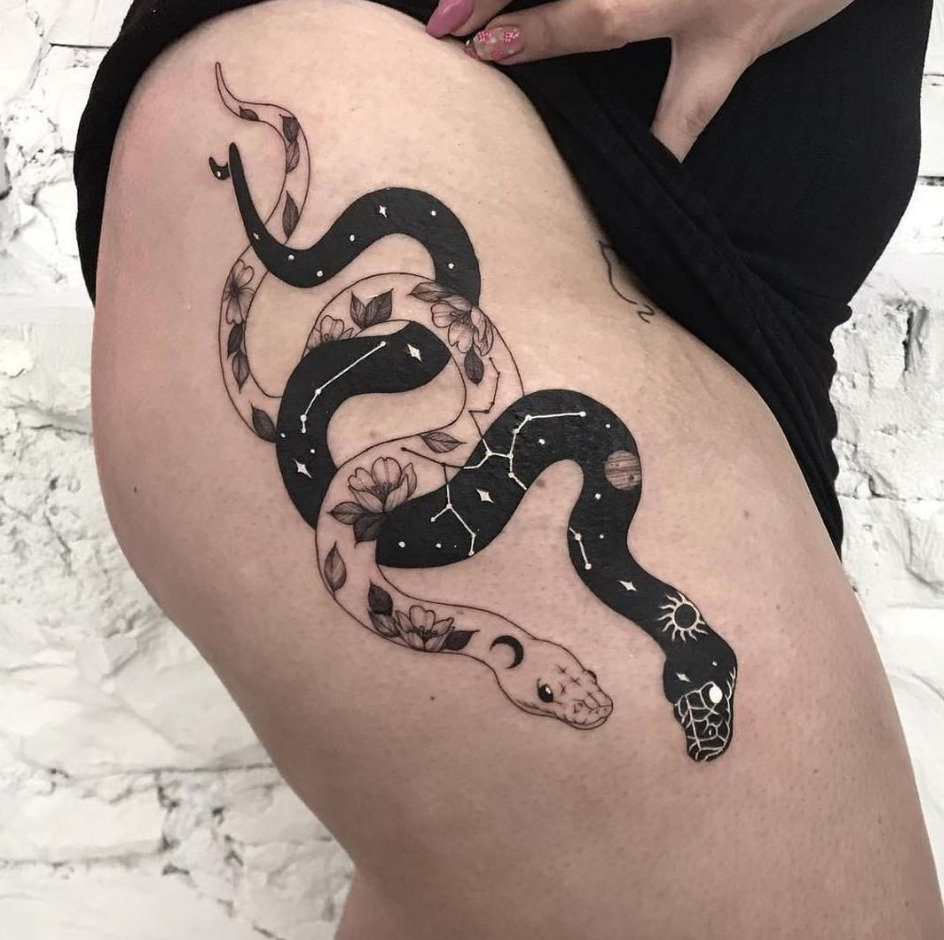 Snake tattoo on the thigh for women