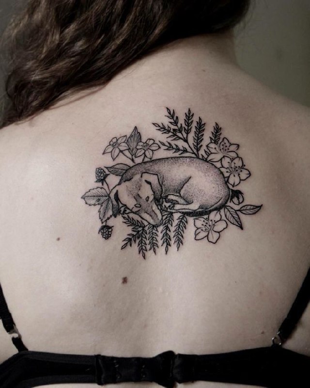 Tattoo of a dog on the back for women