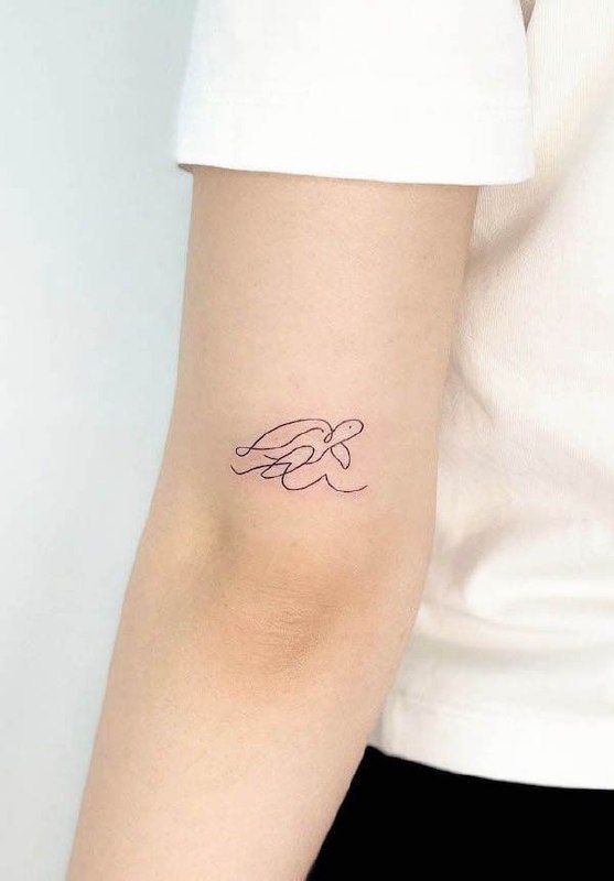 Turtle tattoo on the shoulder for women