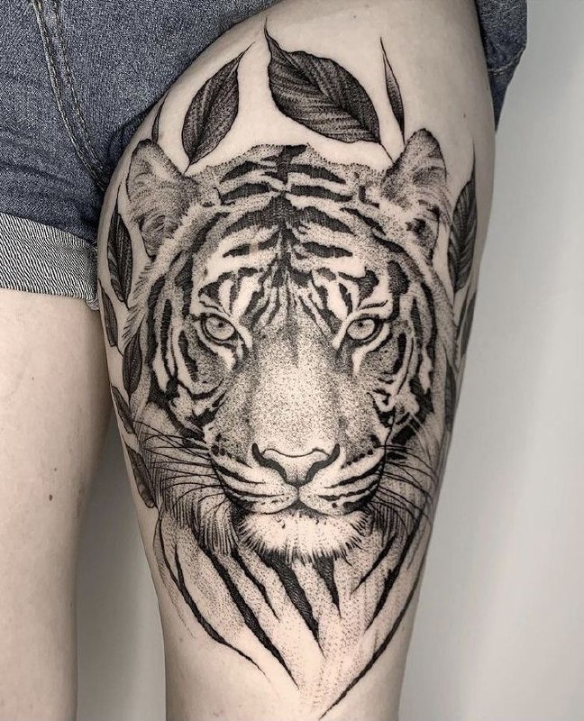 Tattoo of a tiger on the hip for women