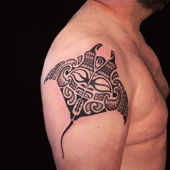 Large stingray tattoo on the shoulder for men