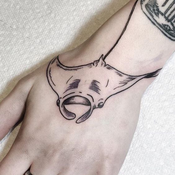 Large stingray tattoo on the hand for women