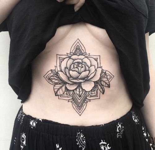 Flower tattoo on the belly for women