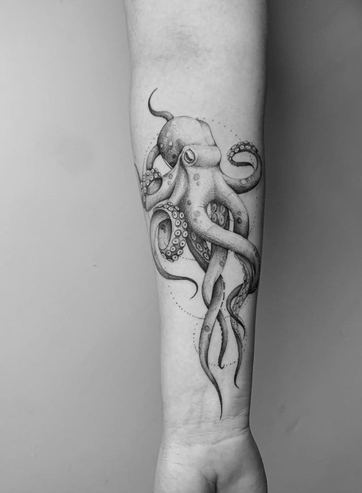 Tattoo of an octopus on the forearm for women