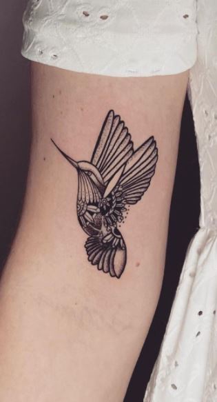 Large hummingbird tattoo on the shoulder for women