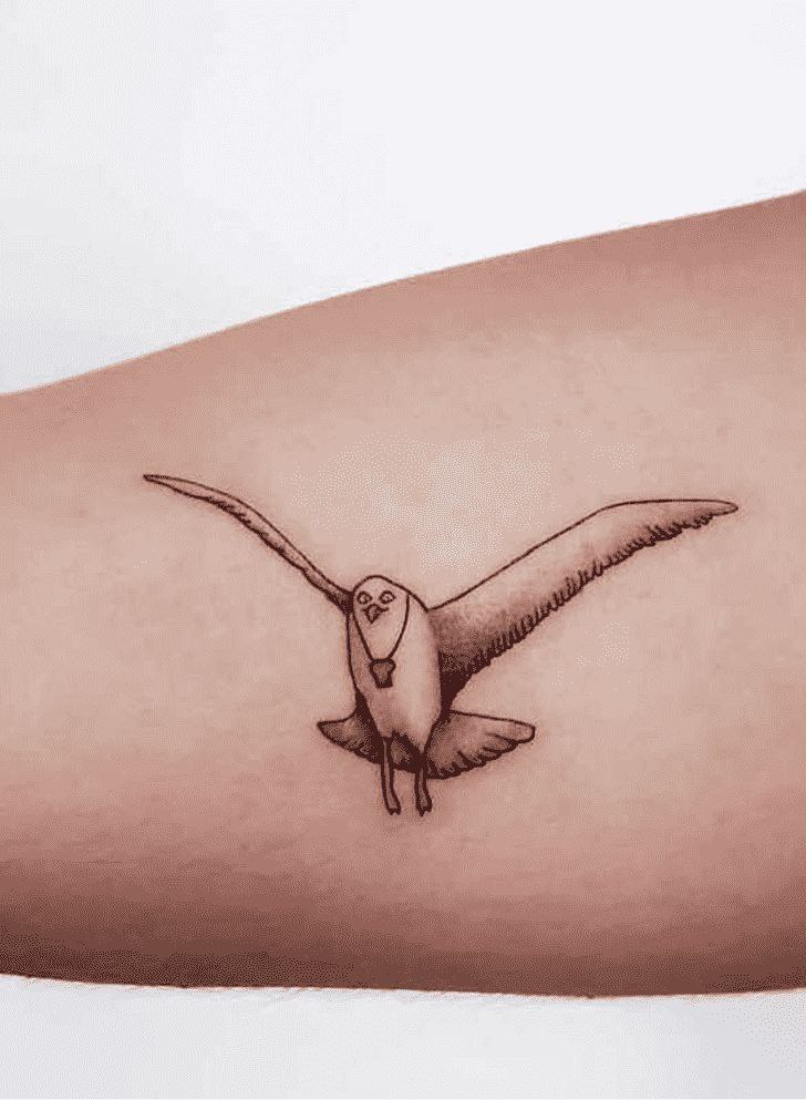 Tattoo of seagulls on the arm for women