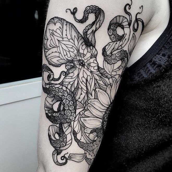 Large octopus tattoo on the shoulder for men