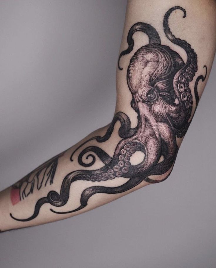 Tattoo of an octopus on the forearm for men