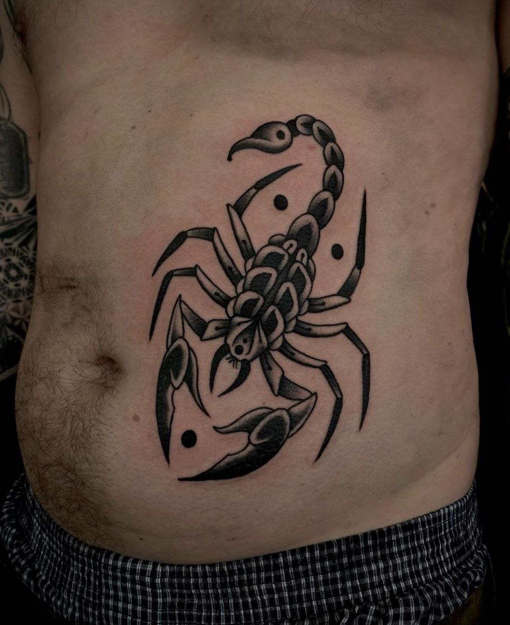 Tattoo of a scorpion on the stomach for men