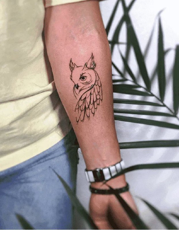 Tattoo of an owl on the forearm for men