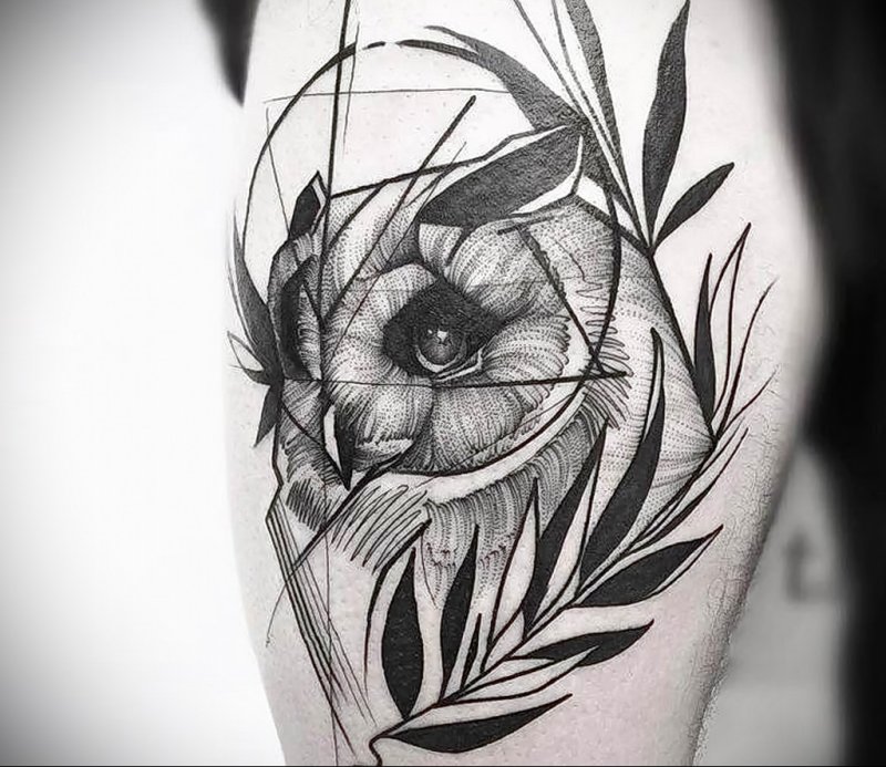 Large graphic style owl tattoo on the thigh for men