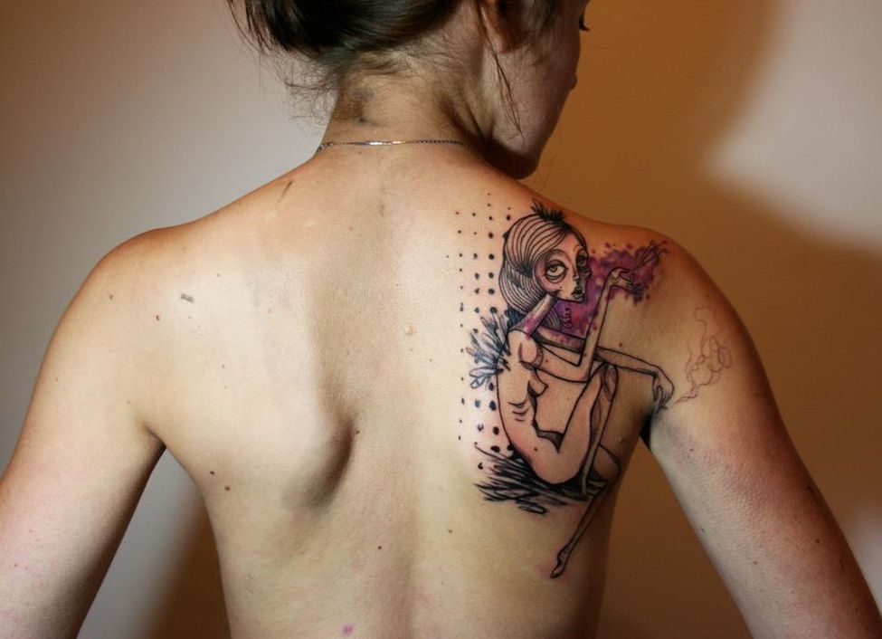 Art brut girl tattoo on the shoulder blade for women